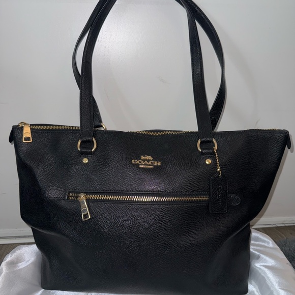 Coach Handbags - Coach Large Gallery Tote EUC -F79608